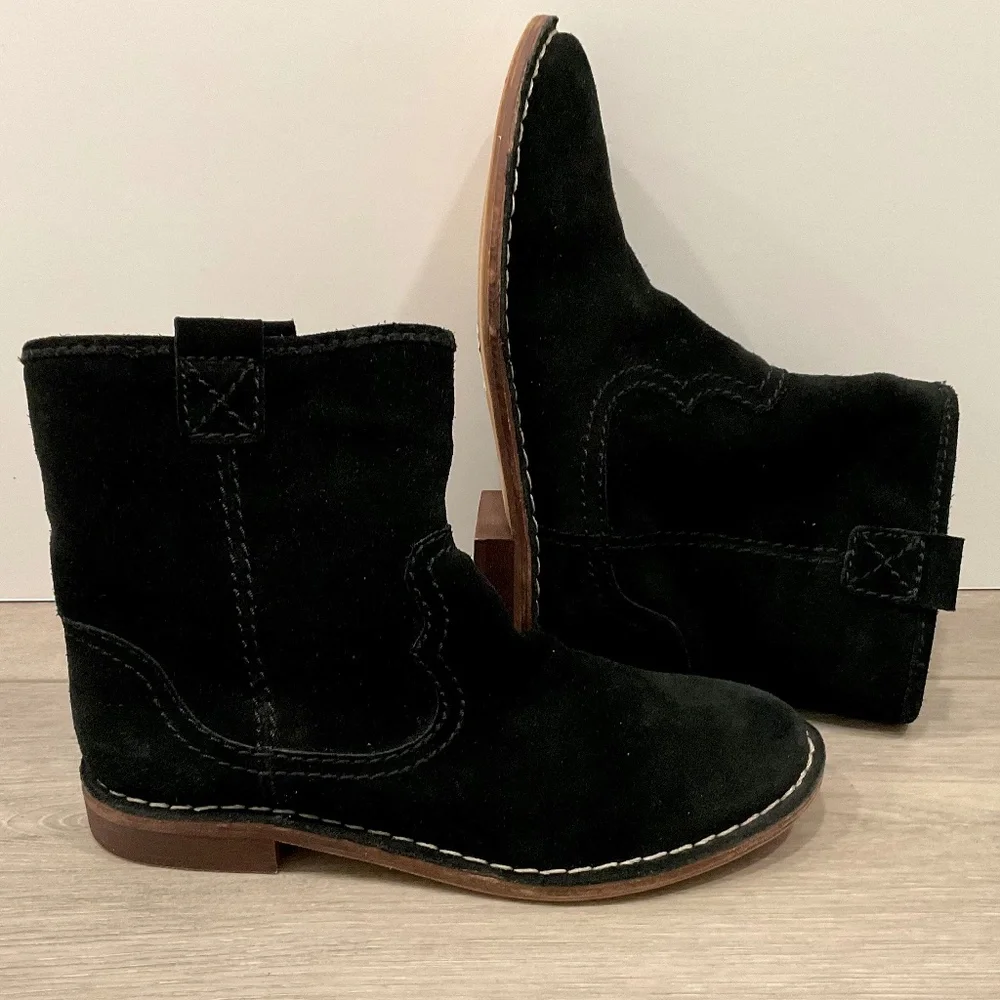 CLARKS  Cabaret Rock Black Suede Ankle Boot Size 9.5